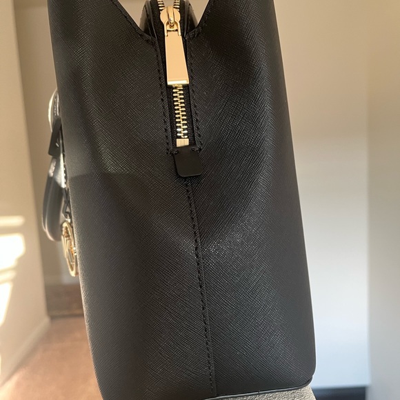 Like new Michael Kors black bag - Picture 9 of 10